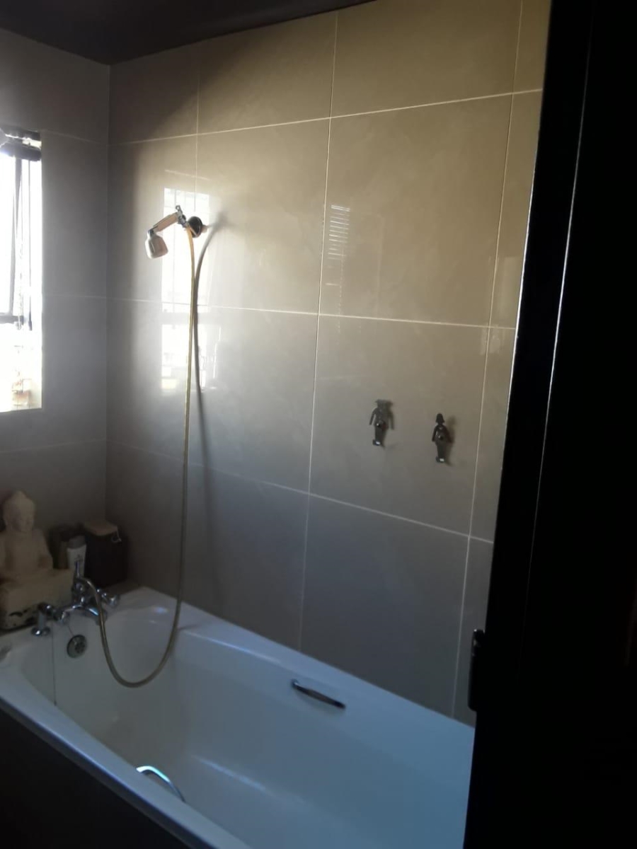 2 Bedroom Property for Sale in Zonnebloem Western Cape